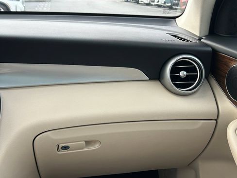 Used 2022 Mercedes-Benz GLC 300 4MATIC image 25
