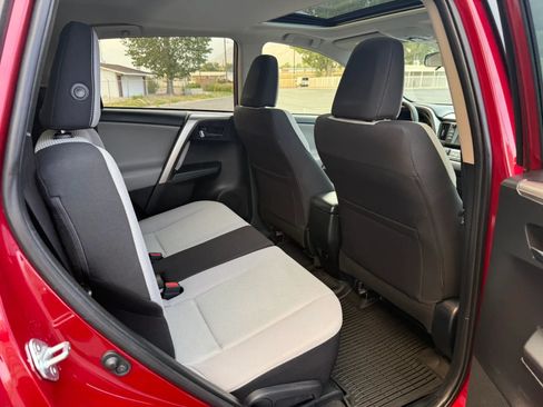 Used 2018 Toyota RAV4 XLE AWD/4WD image 22