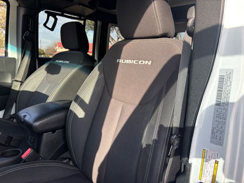 Used 2016 Jeep Wrangler Unlimited Rubicon w/ Connectivity Group image 18