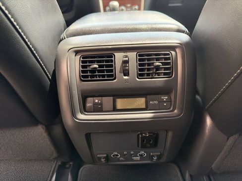 Used 2017 Nissan Pathfinder Platinum w/ Family Entertainment Package AWD/4WD image 37