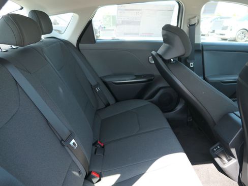 New 2025 Kia K4 LXS image 22