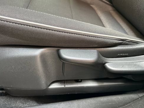 Used 2025 Chevrolet TrailBlazer LT AWD/4WD image 15
