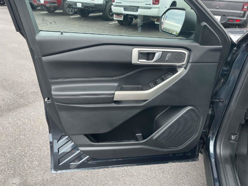 Certified 2022 Ford Explorer XLT RWD image 15