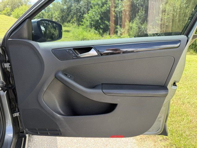 Used 2017 Volkswagen Jetta SEL FWD image 14