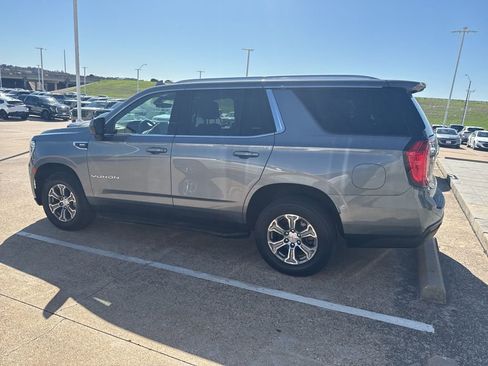 Used 2022 GMC Yukon SLE w/ Gmc Pro Safety Plus Package image 2