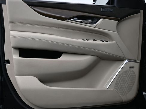 Used 2020 Cadillac Escalade Luxury w/ Escalade Sport Edition image 9