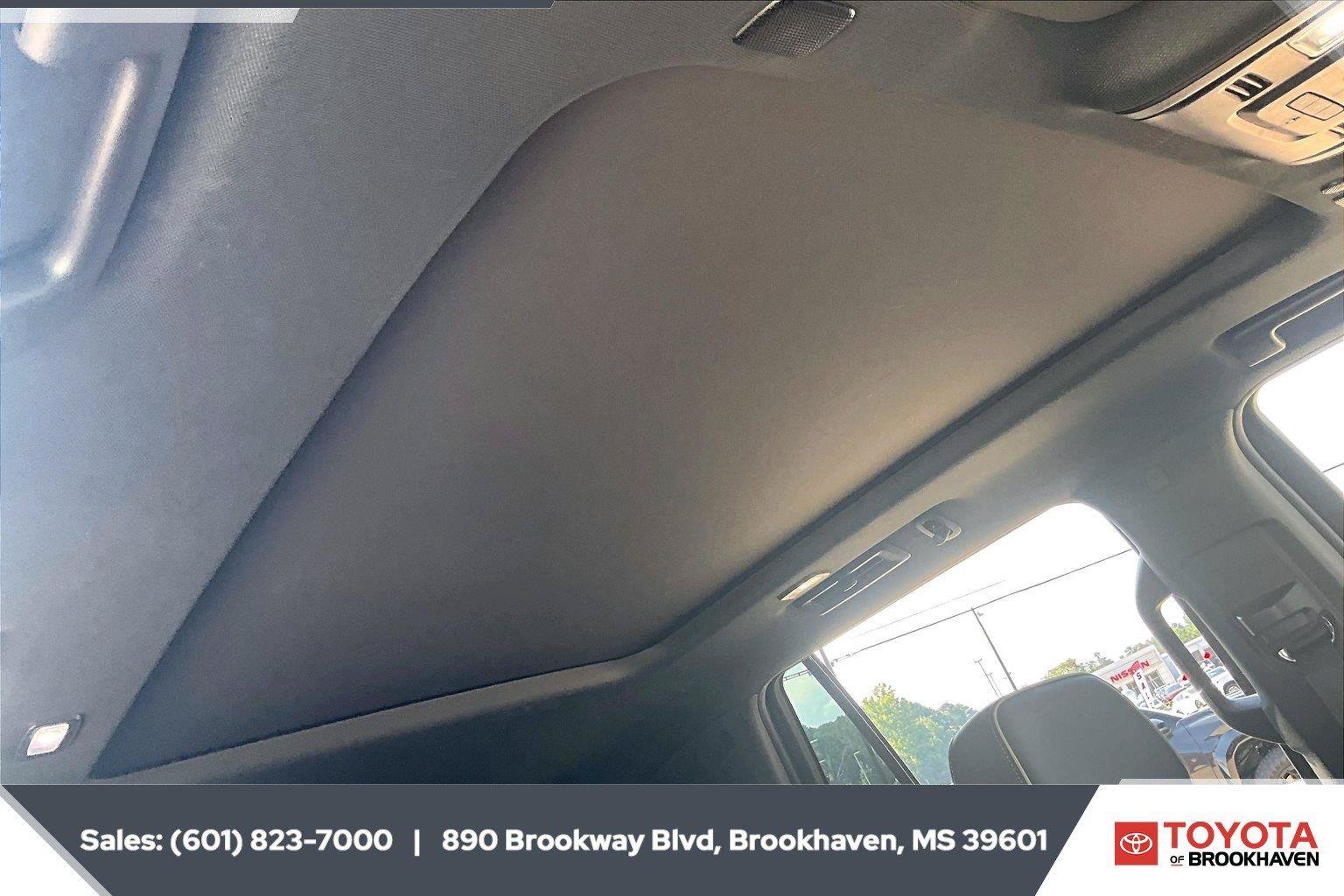 Used 2021 Chevrolet Tahoe Premier w/ Premium Package RWD image 16