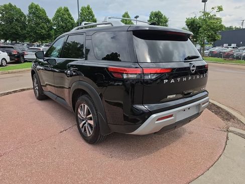 Used 2024 Nissan Pathfinder SL AWD/4WD image 3