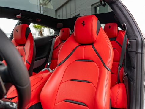 Used 2018 Ferrari GTC4Lusso image 9