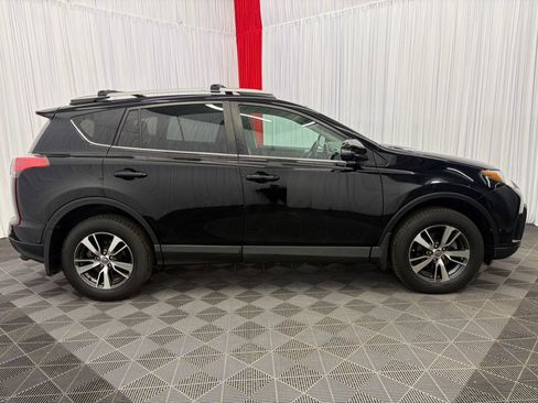 Used 2018 Toyota RAV4 XLE AWD/4WD image 9