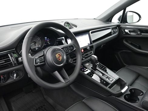 Certified 2025 Porsche Macan S image 4