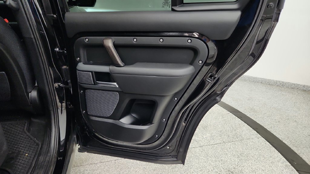Used 2020 Land Rover Defender 110 X AWD/4WD image 37