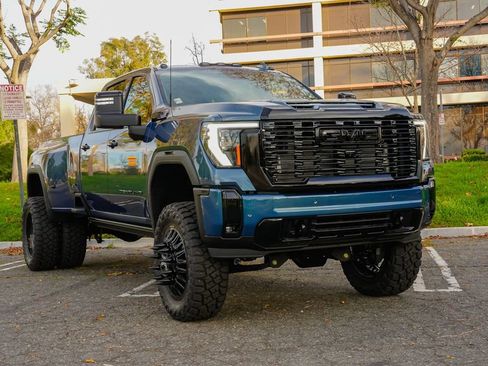 New 2026 GMC Sierra 3500 Denali w/ Denali Reserve Package image 7