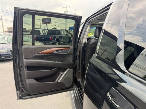 Used 2020 Cadillac Escalade ESV Luxury AWD/4WD image 37