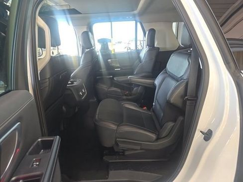Used 2025 Ford Expedition Max Platinum AWD/4WD image 9