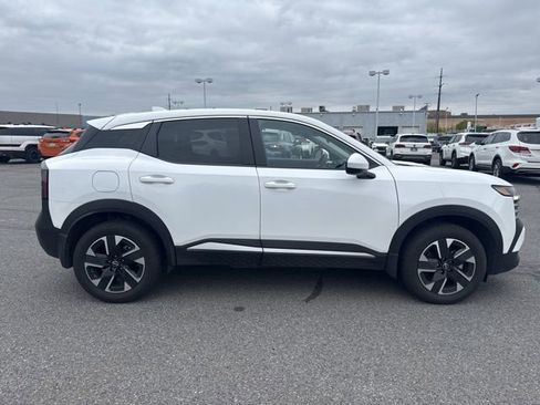 Certified 2025 Nissan Kicks SV AWD/4WD image 4