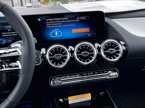New 2026 Mercedes-Benz GLA 35 AMG 4MATIC image 6