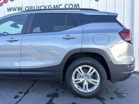 Used 2023 GMC Terrain SLE w/ Driver Convenience Package image 4
