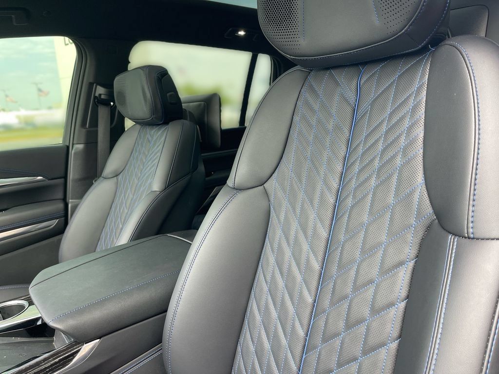 Certified 2026 Cadillac Escalade IQ Sport 1 AWD/4WD image 8