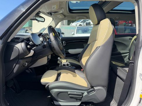 Used 2023 MINI Cooper SE image 11