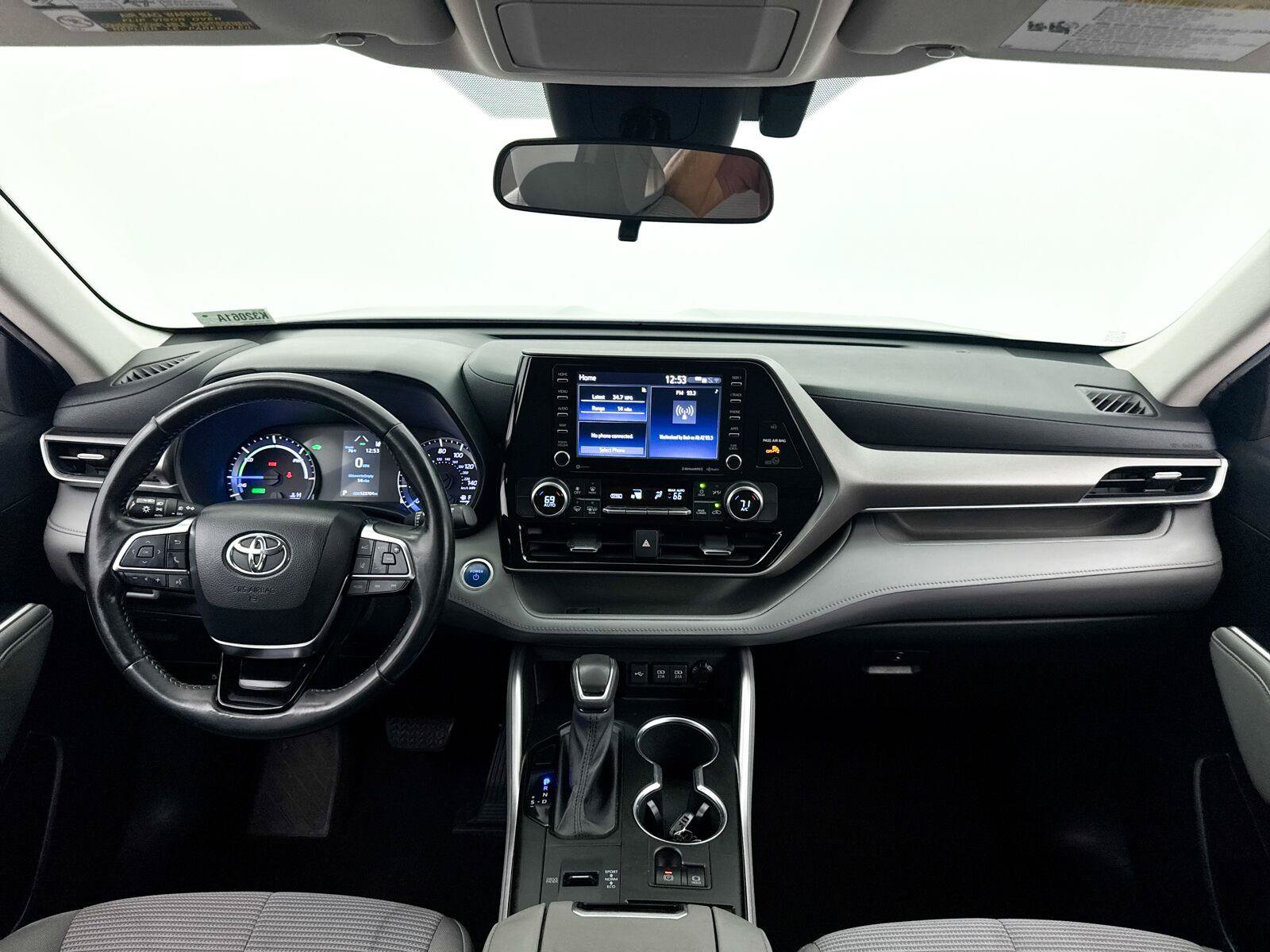 Used 2021 Toyota Highlander LE FWD image 22