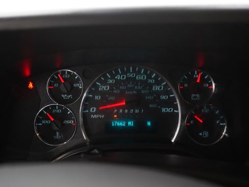 Used 2025 Chevrolet Express 3500 LT w/ LT Preferred Equipment Group RWD image 24