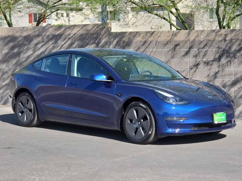 Used 2023 Tesla Model 3 Standard Range image 3
