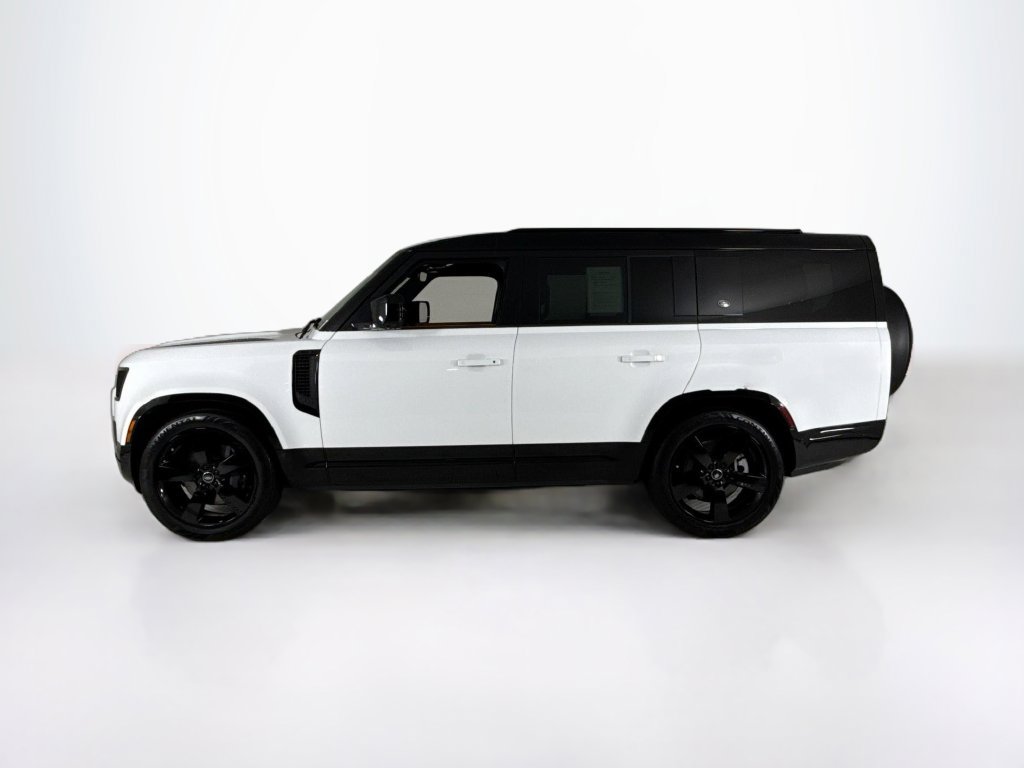 Used 2023 Land Rover Defender 130 X-Dynamic SE AWD/4WD image 2
