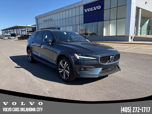 Certified 2025 Volvo V60 B5 Cross Country Plus image 6
