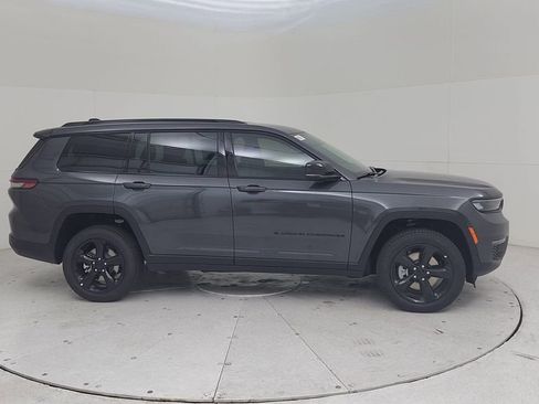 New 2025 Jeep Grand Cherokee L Limited w/ Black Appearance Package image 17