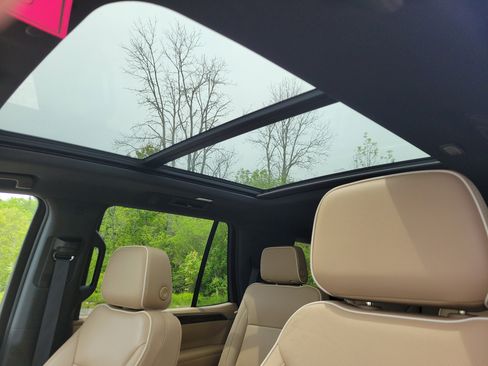 Used 2023 Chevrolet Tahoe Premier AWD/4WD image 29