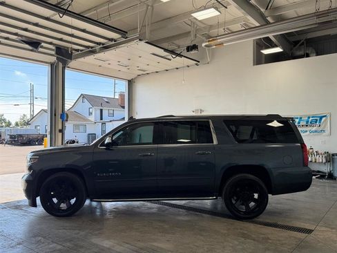 Used 2020 Chevrolet Suburban Premier AWD/4WD image 30