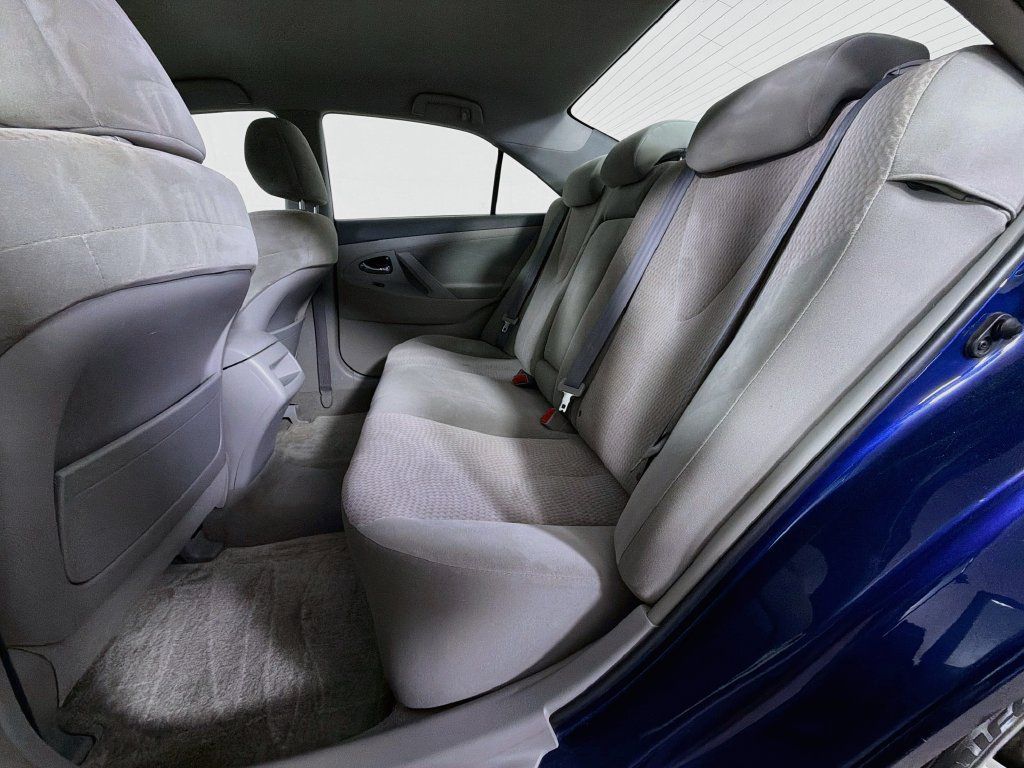 Used 2010 Toyota Camry LE FWD image 18
