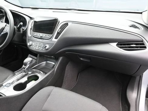 Used 2025 Chevrolet Malibu LT FWD image 33