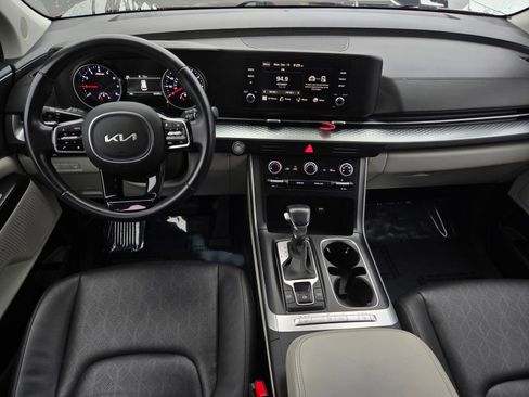 Used 2024 Kia Carnival LX image 14