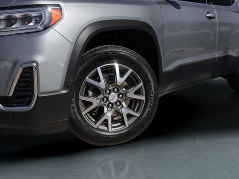 Used 2023 GMC Acadia SLE w/ Driver Convenience Package FWD image 4