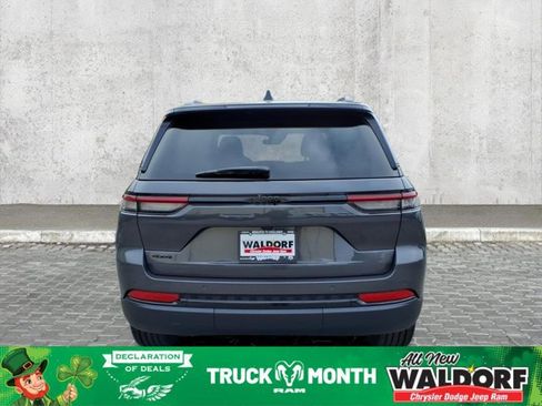 New 2025 Jeep Grand Cherokee L Altitude image 4