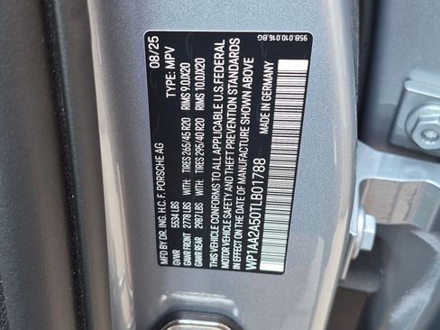Certified 2026 Porsche Macan AWD/4WD image 30