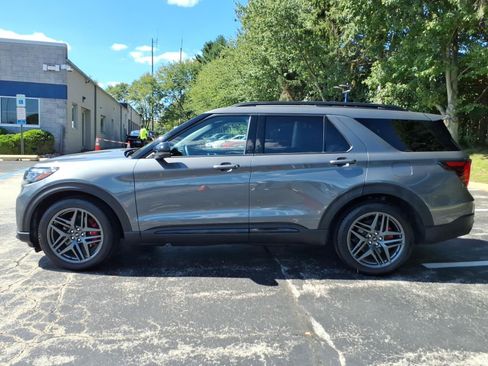 Certified 2025 Ford Explorer ST w/ Sun And Sound Package AWD/4WD image 7