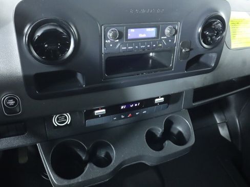 Used 2019 Mercedes-Benz Sprinter 170 image 14