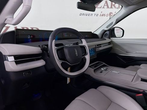 New 2026 Lincoln Navigator Premiere AWD/4WD image 10