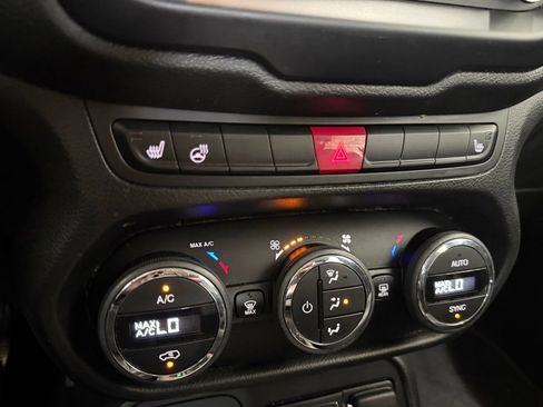 Used 2016 Jeep Renegade Limited AWD/4WD image 16