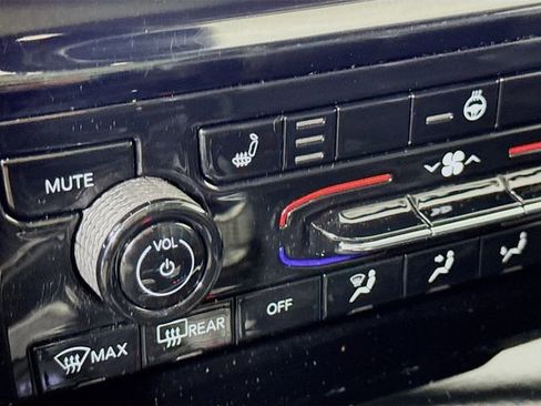 Used 2022 Jeep Grand Cherokee L Limited image 23