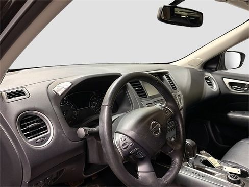 Used 2020 Nissan Pathfinder SL image 11