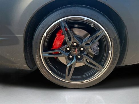 Used 2021 Chevrolet Corvette Stingray Premium Conv w/ Z51 Performance Package image 11