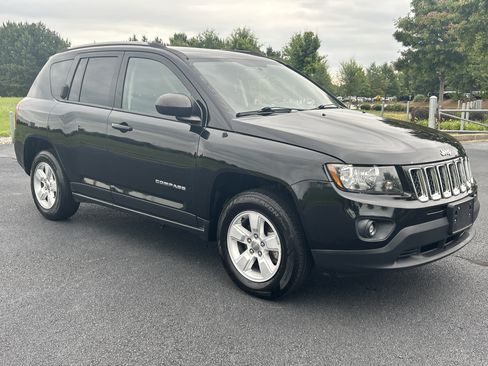Used 2017 Jeep Compass Sport w/ Power Value Group FWD image 2