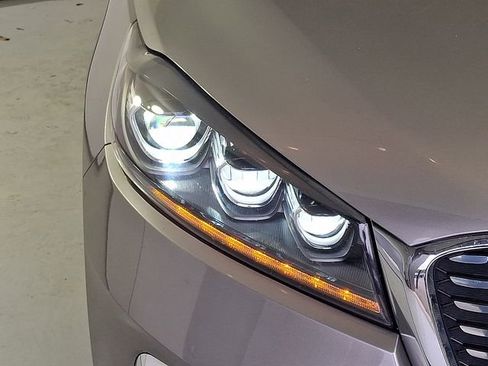 Used 2019 Kia Sorento SX image 8