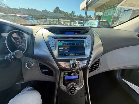 Used 2013 Hyundai Elantra Limited w/ Technology Pkg image 21
