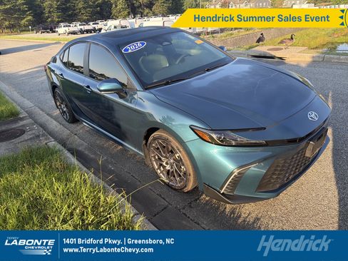 Used 2026 Toyota Camry SE w/ Convenience Package FWD image 1
