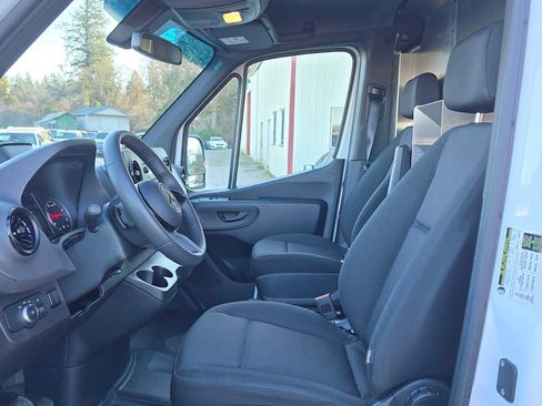 Used 2025 Mercedes-Benz Sprinter 2500 image 22